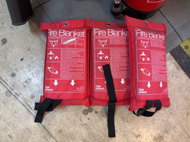 1511364-2 Collection of fire extinguishers and fire blankets - Housegard / Kidde