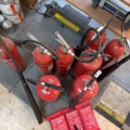1511364-3 Collection of fire extinguishers and fire blankets - Housegard / Kidde