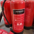 1511364-5 Collection of fire extinguishers and fire blankets - Housegard / Kidde