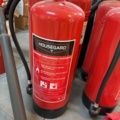 1511364-6 Collection of fire extinguishers and fire blankets - Housegard / Kidde
