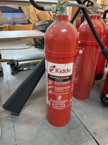 1511364-7 Collection of fire extinguishers and fire blankets - Housegard / Kidde