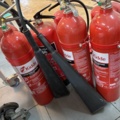 1511364-8 Collection of fire extinguishers and fire blankets - Housegard / Kidde