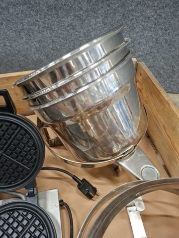 1570621-10 Våffeljärn, värmehållningsställ, kantiner m.m.