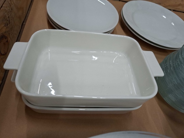 1570625-7 Tallrikar, fat, glasassietter, formar m.m.