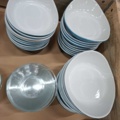 1570625-11 Tallrikar, fat, glasassietter, formar m.m.