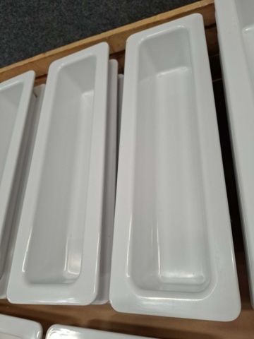 1570626-4 Plastkantiner vita