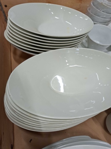 1570627-6 Tallrikar, skålar, muggar, portionsskålar m.m.