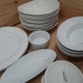 1570627-8 Tallrikar, skålar, muggar, portionsskålar m.m.