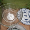 1570631-2 Tallrikar, glas, glasskålar, assietter m.m.