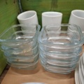 1570631-4 Tallrikar, glas, glasskålar, assietter m.m.