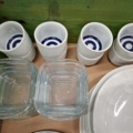 1570631-5 Tallrikar, glas, glasskålar, assietter m.m.