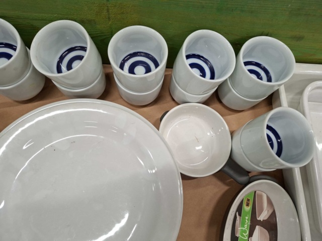 1570631-7 Tallrikar, glas, glasskålar, assietter m.m.