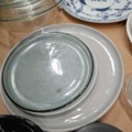 1570631-9 Tallrikar, glas, glasskålar, assietter m.m.