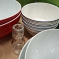 1570631-14 Tallrikar, glas, glasskålar, assietter m.m.