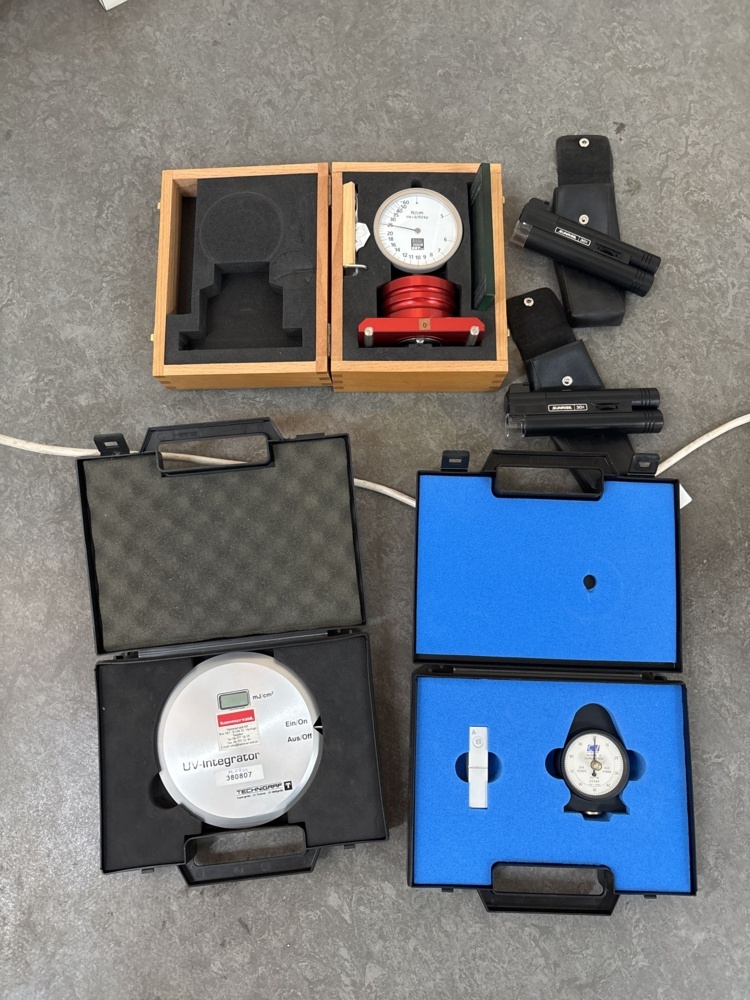 1511377-1 Collection of measuring instruments - Technigraf / SST / Shore