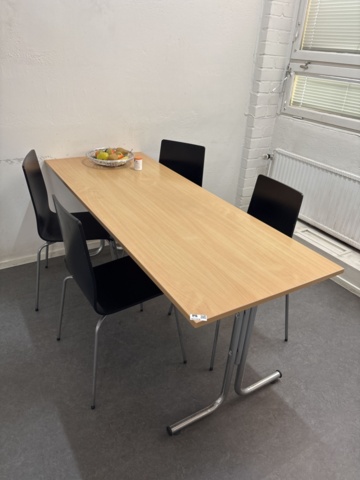 1511378-1 Lunchroom furniture and kitchenware