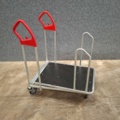 1572528-2 Plattformsvagn med lastbyglar 250 kg