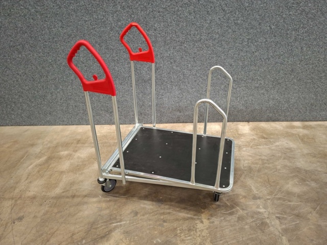 1572528-2 Plattformsvagn med lastbyglar 250 kg