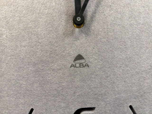 1572578-3 Väggklocka Rund Alba, ljusgrå