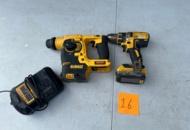 1572616 Screwdriver and impact drill with accessories - DeWalt