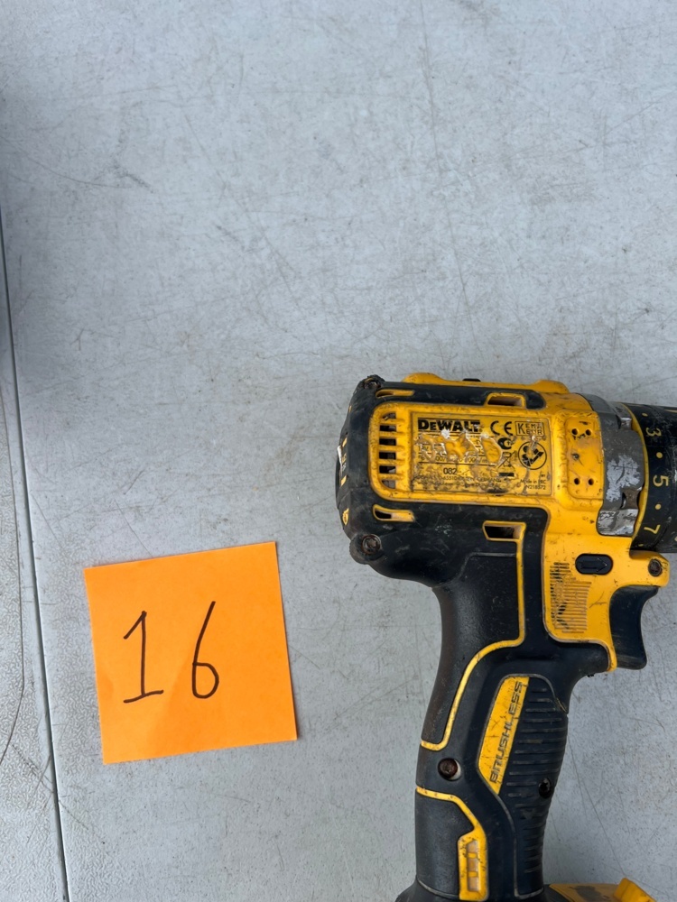 1572616-2 Skruvdragare och slagborr med tillbehör - DeWalt
