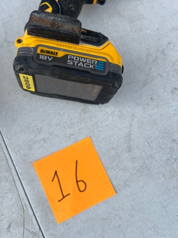 1572616-5 Screwdriver and impact drill with accessories - DeWalt