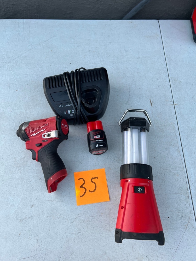 1572635-1 Slagskruvdragare med tillbehör - Milwaukee M12 FID2