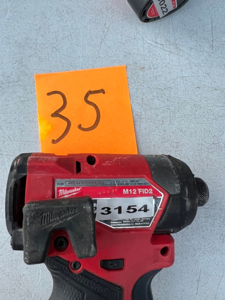 1572635-2 Slagskruvdragare med tillbehör - Milwaukee M12 FID2