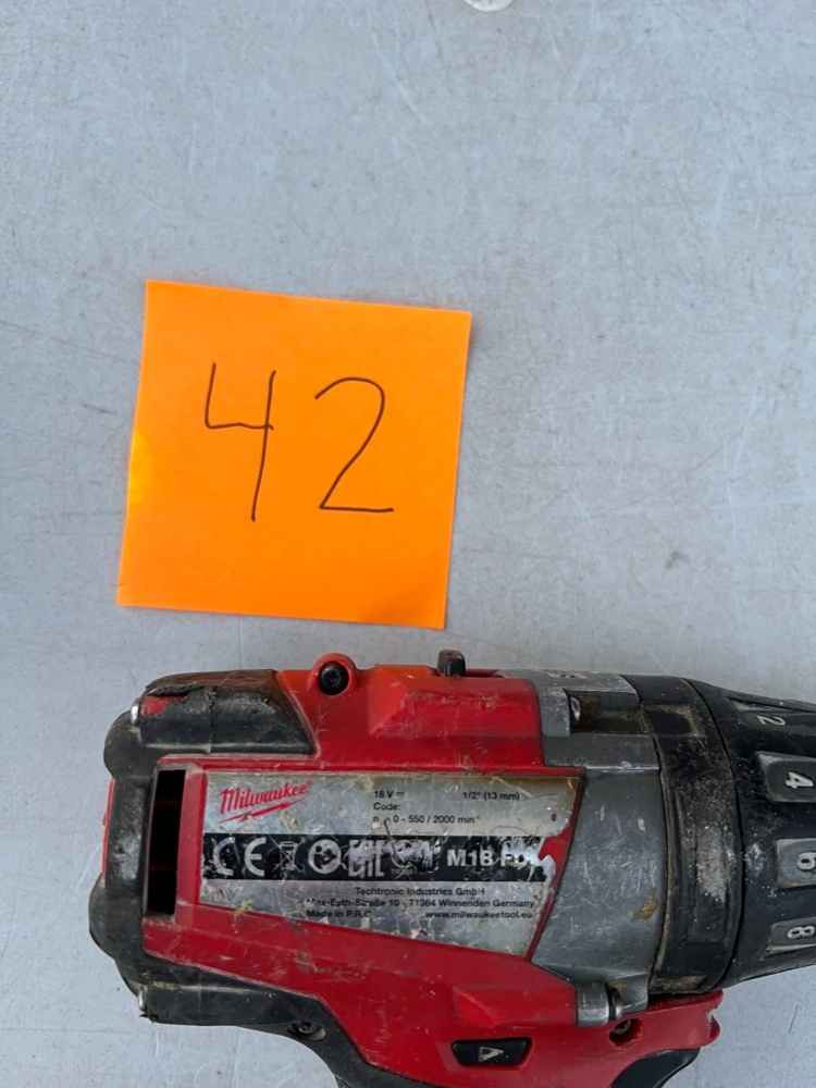 1572642-2 Skruvdragare 2 st med laddare - Milwaukee M18