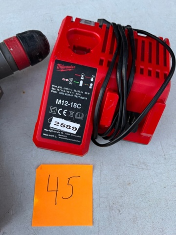1572645-3 Borrhammare med laddare - Milwaukee M18 CHX