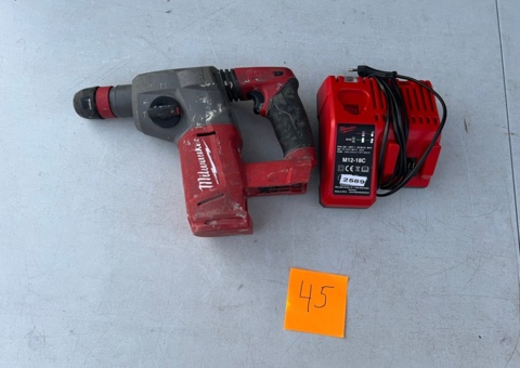 Borrhammare med laddare - Milwaukee M18 CHX