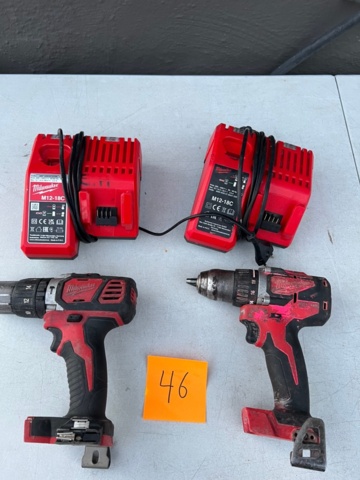 1572646-1 Skruvdragare 2 st med laddare - Milwaukee M18 BPD