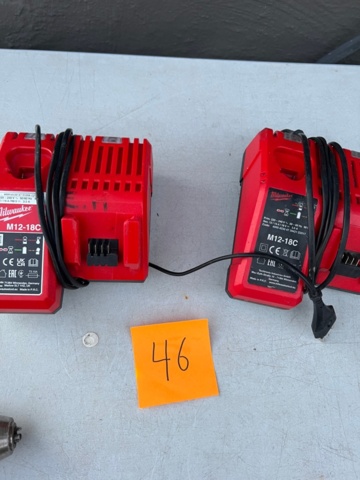 1572646-4 Skruvdragare 2 st med laddare - Milwaukee M18 BPD