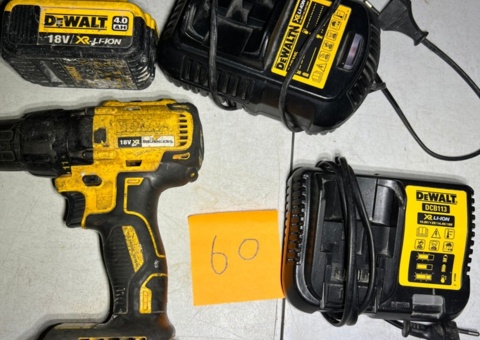 Skruvdragare med tillbehör - DeWalt DCD777