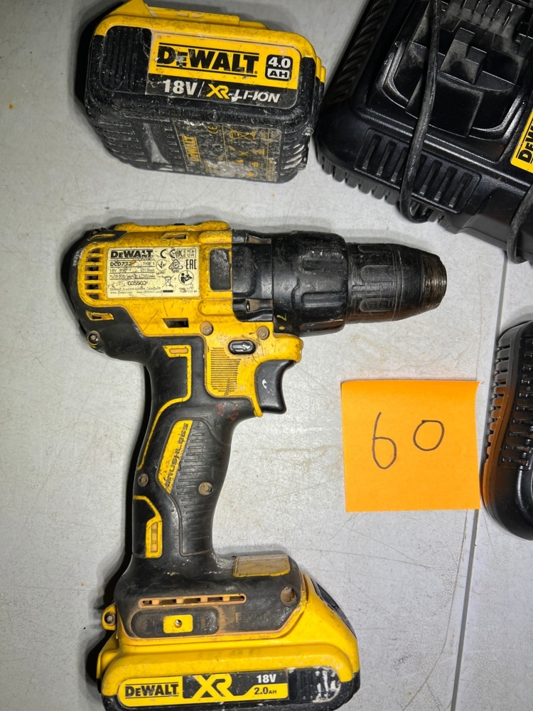 1572660-2 Skruvdragare med tillbehör - DeWalt DCD777