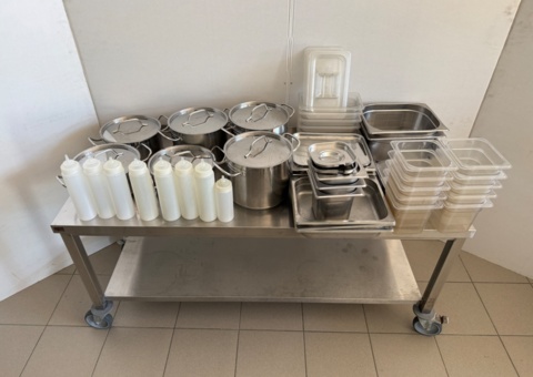 Lot of Patina pots, canteens and hollow canteens