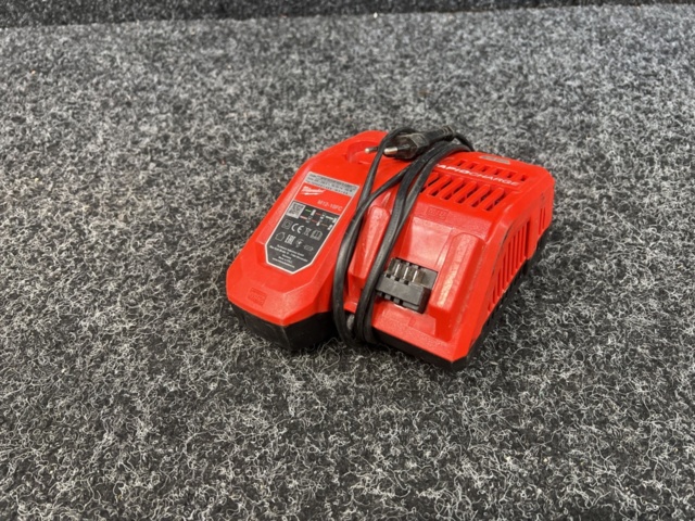 1572351-1 Milwaukee M12-18FC quick charger