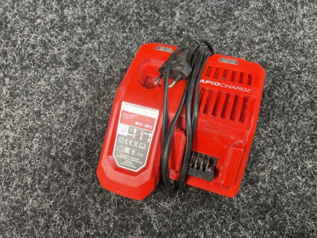 1572351-2 Milwaukee M12-18FC quick charger