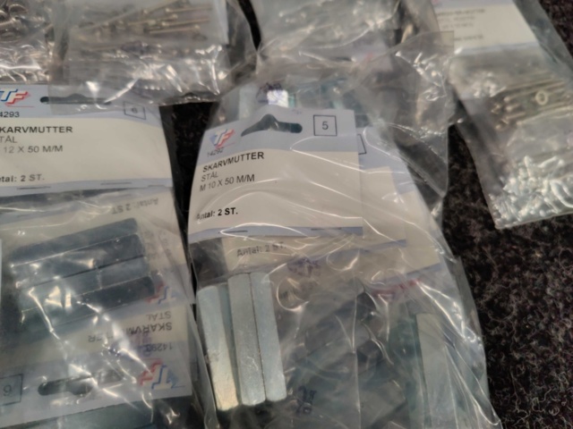 1572355-4 Strip screws, sheet metal screws, wood screws, joint nuts, etc.