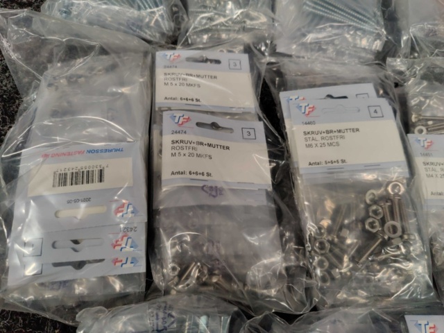 1572355-5 Strip screws, sheet metal screws, wood screws, joint nuts, etc.