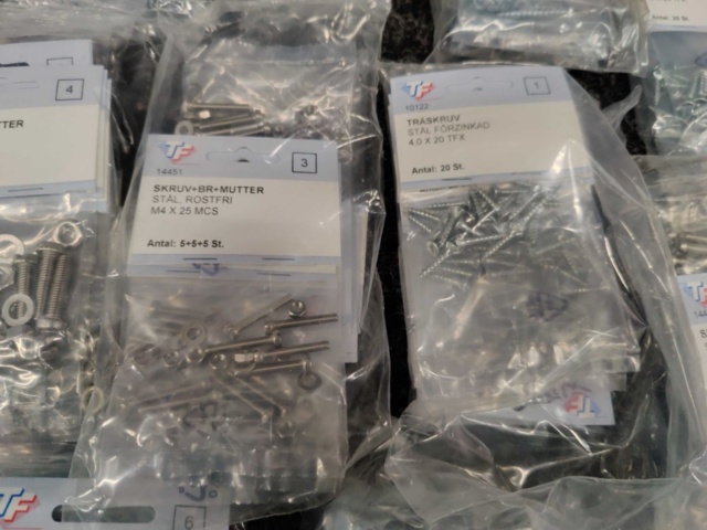1572355-6 Strip screws, sheet metal screws, wood screws, joint nuts, etc.