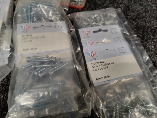 1572355-8 Strip screws, sheet metal screws, wood screws, joint nuts, etc.