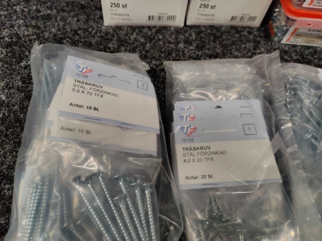 1572355-10 Strip screws, sheet metal screws, wood screws, joint nuts, etc.