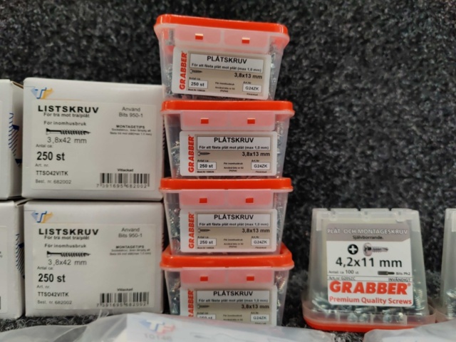 1572355-12 Strip screws, sheet metal screws, wood screws, joint nuts, etc.