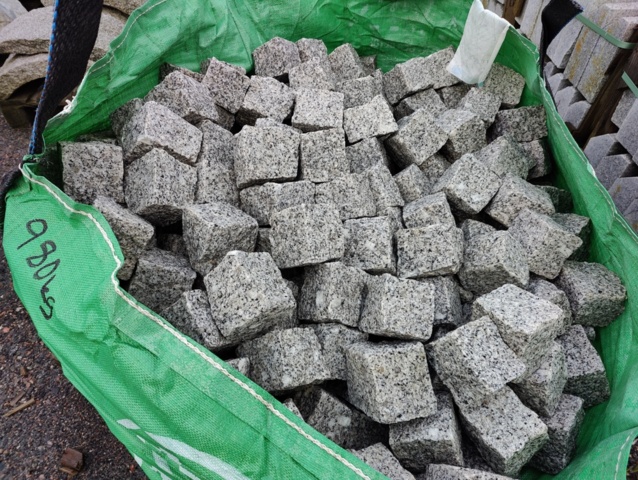 1091311-2 Gatsten Granit Castro White 80/100 ca 5 m2