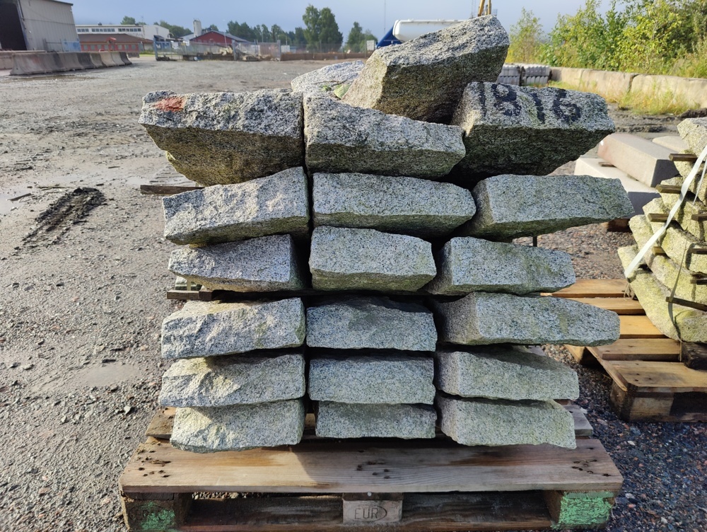 1091315-2 19 pcs Granite curb stone RV6 Radius 0.75 m