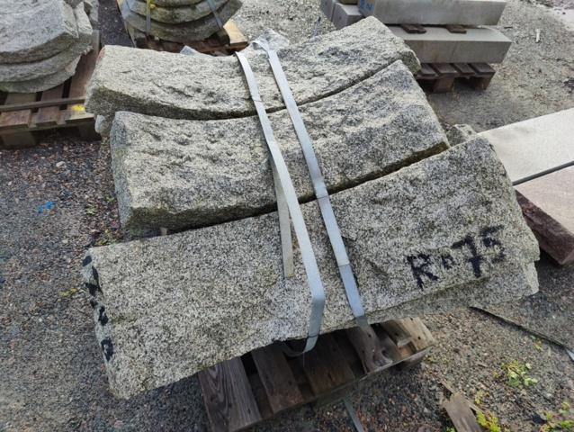 1091317-3 18 st Granitkantsten RV6 Radie 0,75 m