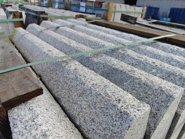 1573186-4 Granite curb stone RFF4 Straight Porto Gray 1100x100x300 mm approx. 77 m