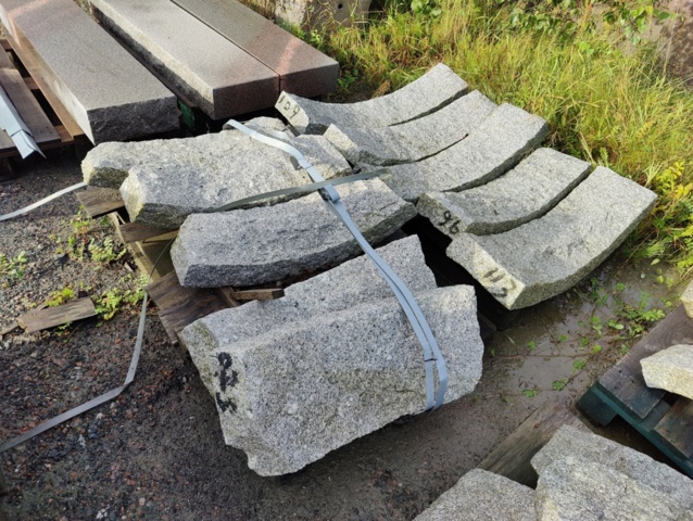 1091318-4 37 st Granitkantsten RV6 Blandade Radier