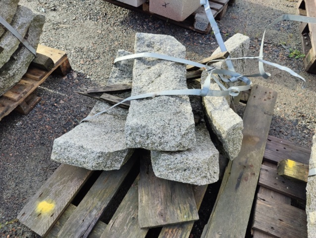 1091318-5 37 st Granitkantsten RV6 Blandade Radier